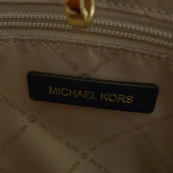 Final price!! Michael Kors purse - Picture 4 of 5